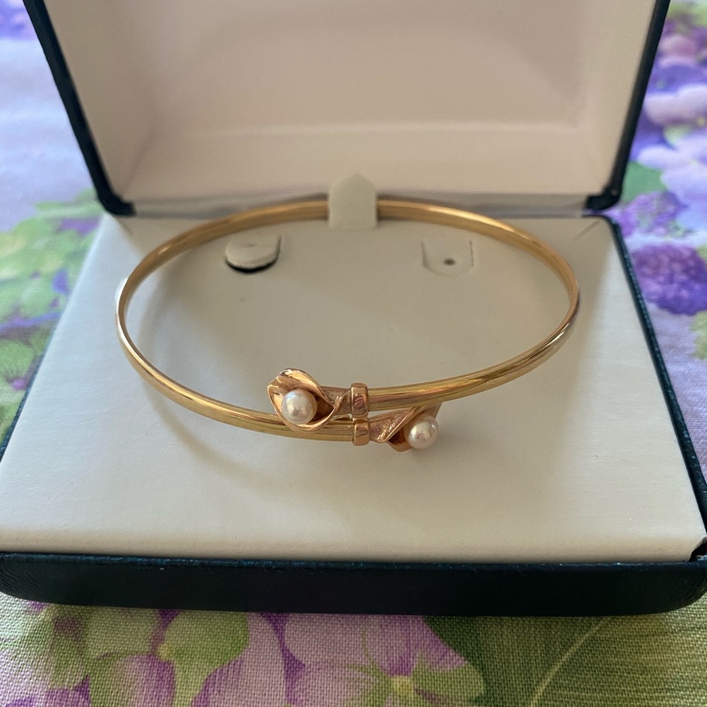 14k yellow and rose gold bangle with pearls